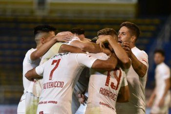 Estudiantes festejó en el Gigante de Arroyito ante Rosario Central