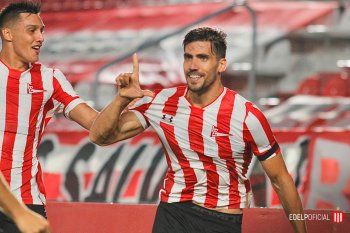 Estudiantes le dio vuelta el partido a River con uno menos.