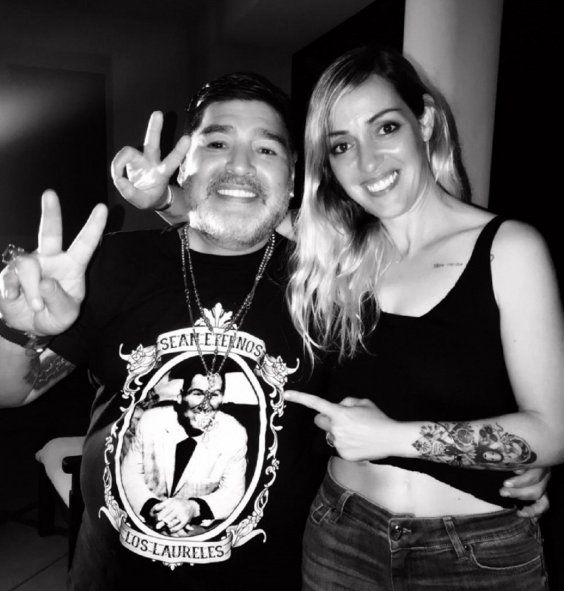Eva Pardo junto a Diego Maradona