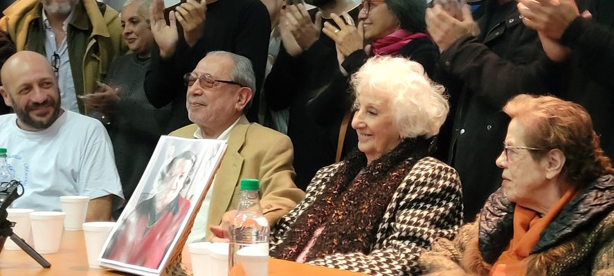 Miguel Santucho recuperó su identidad y se aunció en la sede de Abuelas de Plaza de Mayo Miguel Santucho recuperó su identidad y se aunció en la sede de Abuelas de Plaza de Mayo