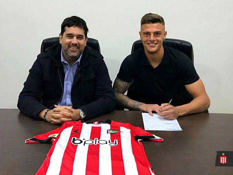 Fabricio Iacovich firma su primer contrato profesional con Estudiantes