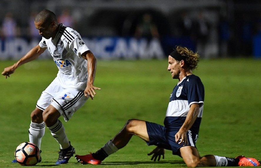 Facundo Oreja en Gimnasia ante Ponte Preta por la Copa Sudamericana 2017
