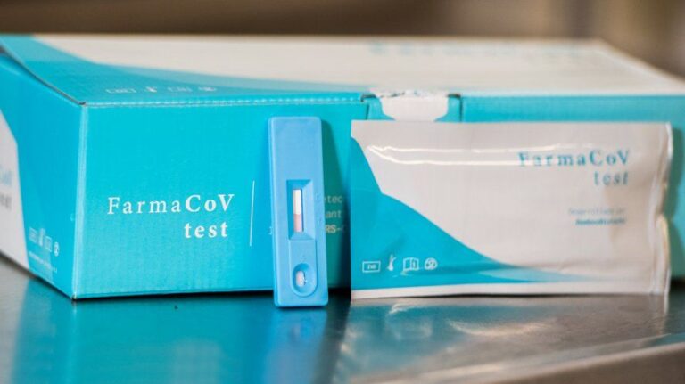 Farmacias del AMBA piden que autoricen venta de test rápidos