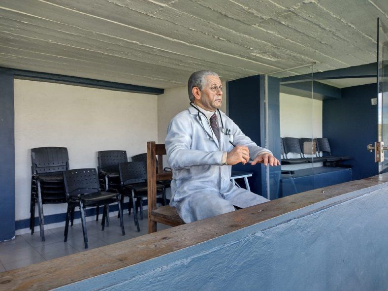 La estatua de René Favaloro en la cancha de Gimnasia La estatua de René Favaloro en la cancha de Gimnasia