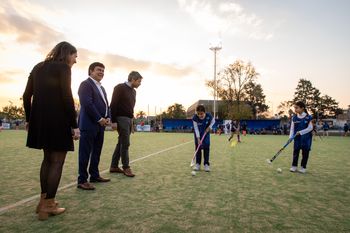 Fernando Espinoza y Matías Lammens recorrieron un polideportivo en La Matanza.