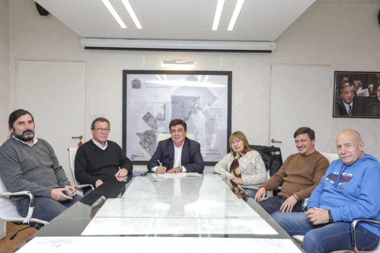 Paritarias: Un intendente firmó un aumento de 116% para los trabajadores municipales
