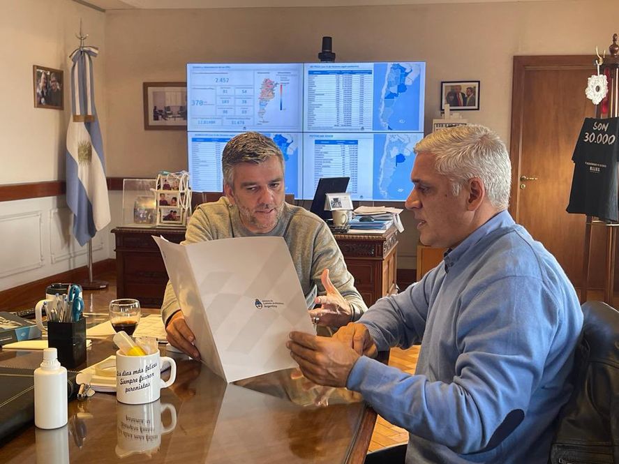 Fernando Asencio junto a Juan Zabaleta, ministro de Desarrollo Social