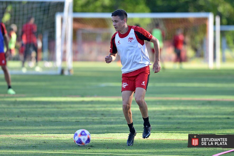 Fernando Zuqui en acción en una práctica de Estudiantes. (Foto: prensa EDLP)