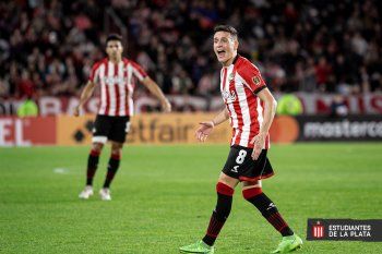 Fernando Zuqui por ahora se queda en Estudiantes, pero espera la subasta con Boca.