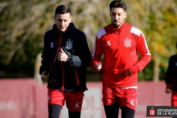 Fernando Zuqui y José Sosa en una práctica de Estudiantes. (Foto: prensa EDLP)