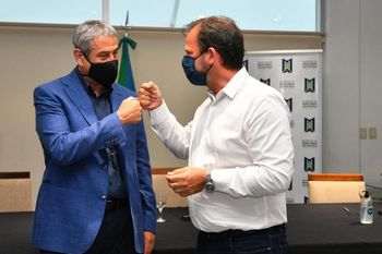 Jorge Ferraresi y Ariel Sujarchuk, dos de los jefes comunales bonaerenses en uso de licencia que se repostularan en el PJ de Avellaneda y Escobar