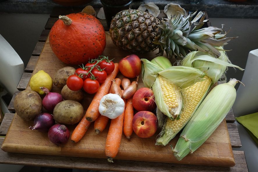 Según advirtieron especialistas del Hospital de Clínicas, es muy bajo el porcentaje de argentinos que ingieren las porciones recomendadas de frutas y verduras.