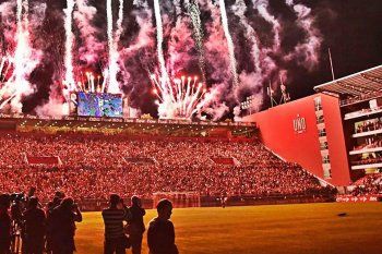 La cancha de Estudiantes, el día de la inauguración. Ayer se cumplieron tres años.