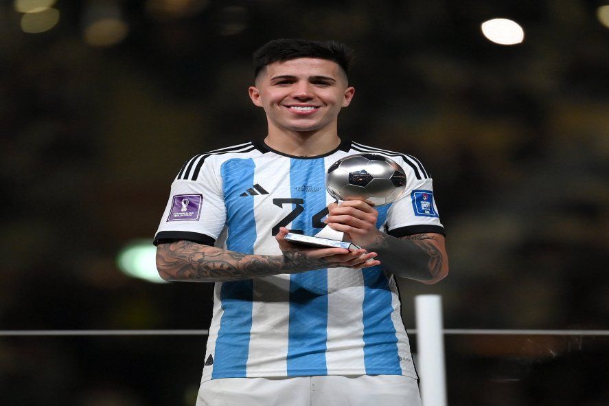 Enzo Fernández y su premio al mejor futbolista joven del Mundial Qatar 2022