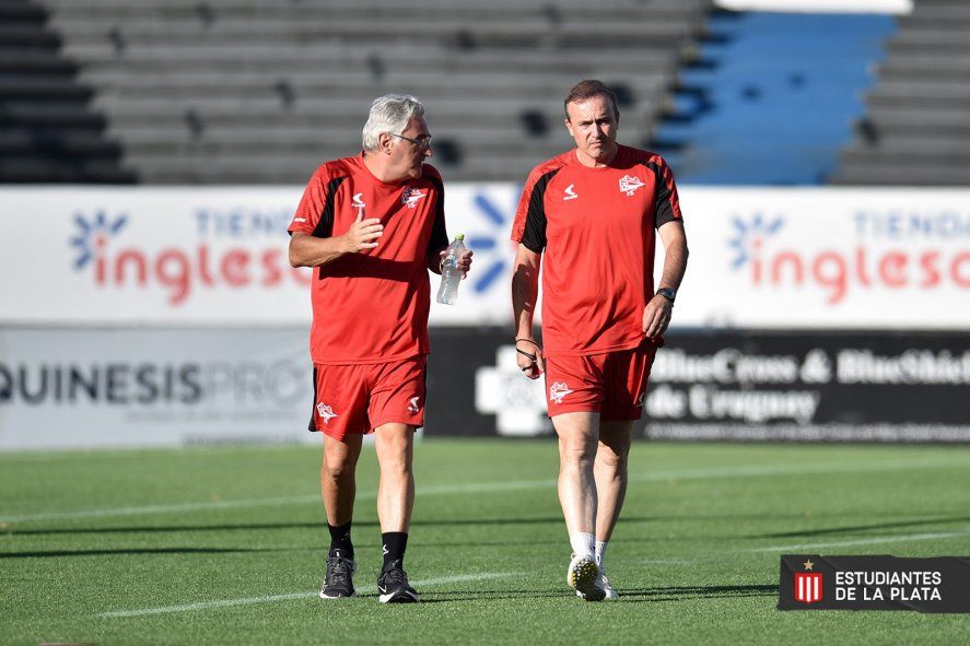 Abel Balbo y Julio Lamas en la práctica de Estudiantes (FOTO: @EdelpOficial)