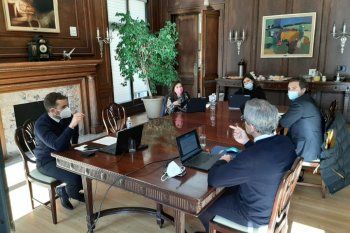 El equipo económico argentino vuelve al país tras lasnegociaciones en Washington con el FMI