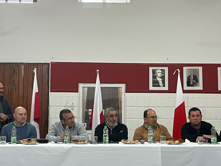 Los jefes comunales de la UCR se reunirán virtaulmente en tanto esperan definiciones de la reunión entre Axel Kicillof y Javier Milei.