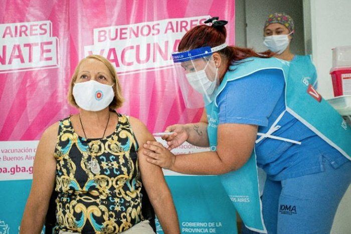 El gobierno de la provincia denunció que 75 mil porteños se vacunaron en su territorio
