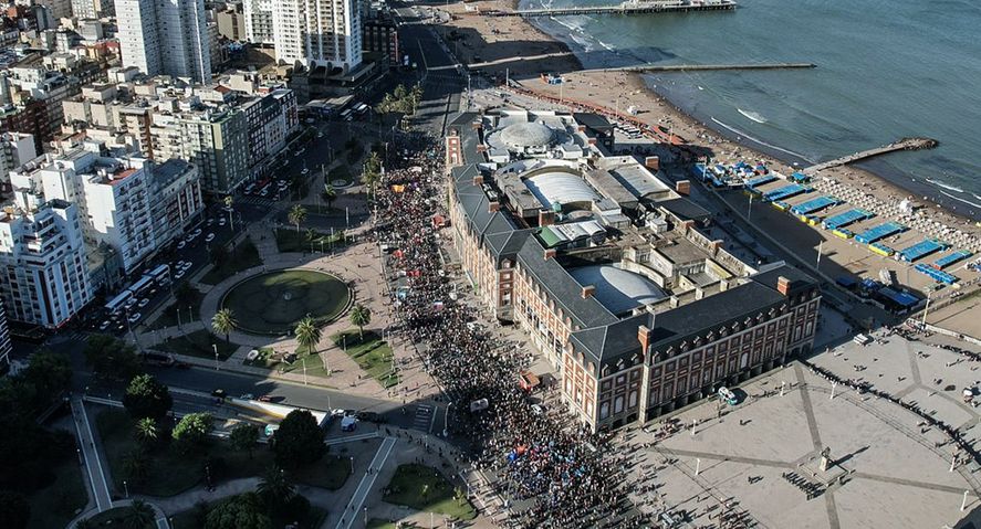 Una de las manifestaciones contra la exploración de petróleo en Mar del Plata. Matías Kulfas defendió la medida
