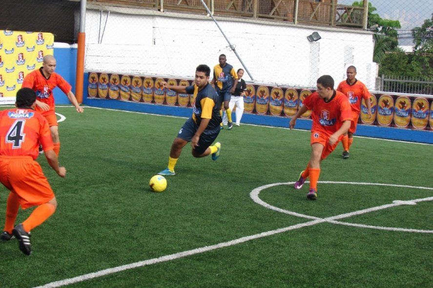 Fútbol: con autorización o no abren canchas de fútbol 5