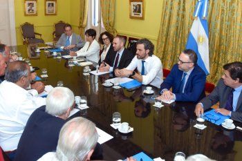 Se retoma la participación en el Gabinete económico de empresarios y dirigentes sindicales para alcanzar el pacto social.