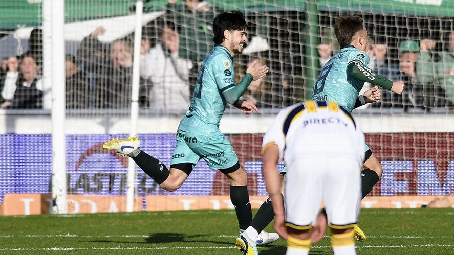 Gabriel Díaz, apuntado por Gimnasia, marcó dos goles en Sarmiento en 2023. Uno fue a Boca. Gabriel Díaz, apuntado por Gimnasia, marcó dos goles en Sarmiento en 2023. Uno fue a Boca.