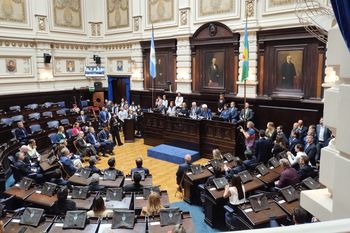 por la crisis en juntos, la legislatura se encamina a tener interbloques