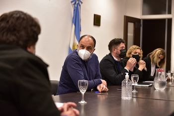 el frente renovador pide a agustina vila por docentes que podrian perder su trabajo