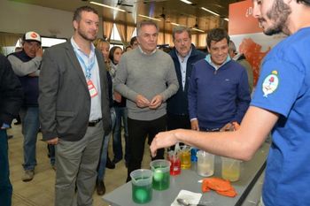 Héctor Gay y Facundo Manes, una foto que no se repetirá en estas elecciones.