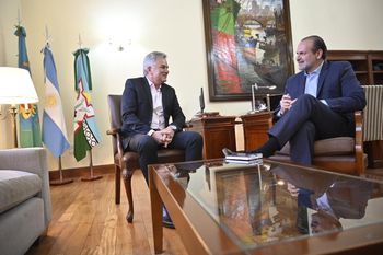 empezo la transicion en bahia blanca: se reunieron gay y susbielles