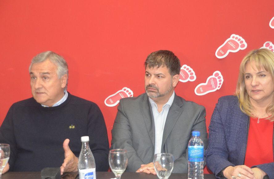 Gerardo Morales viajó a Olavarría para participar de una cena de reconstrucción del comité local