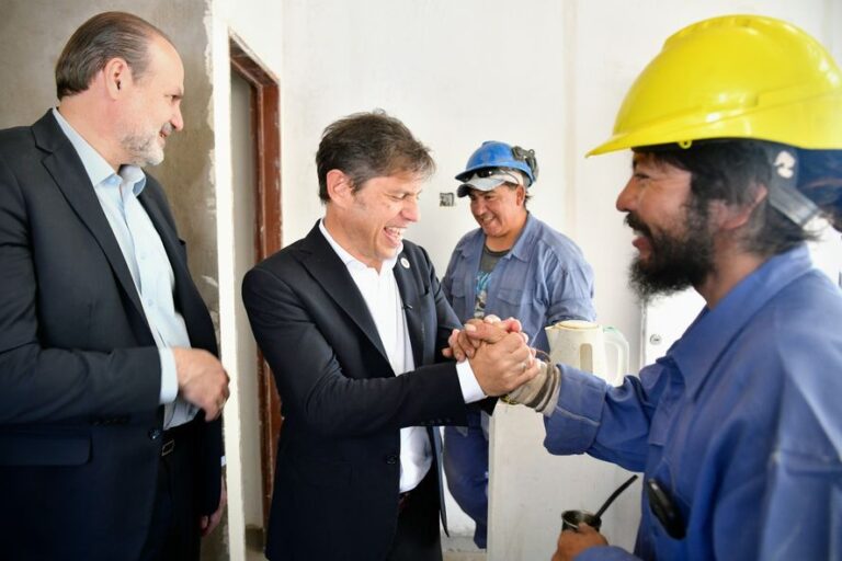 Axel Kicillof no descartó que en Bahía Blanca se municipalice el servicio de agua potable