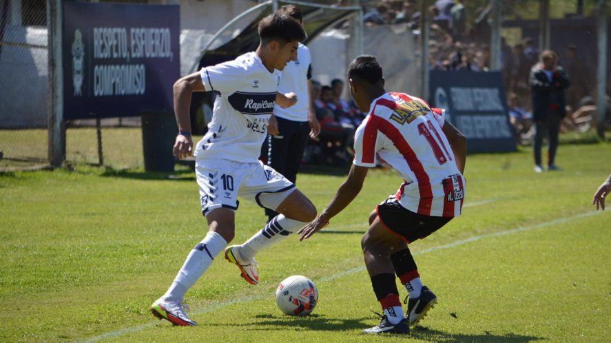 Alan Lescano, una de las figuras de Gimnasia en Reserva, podría entrar en la lista ante Boca.