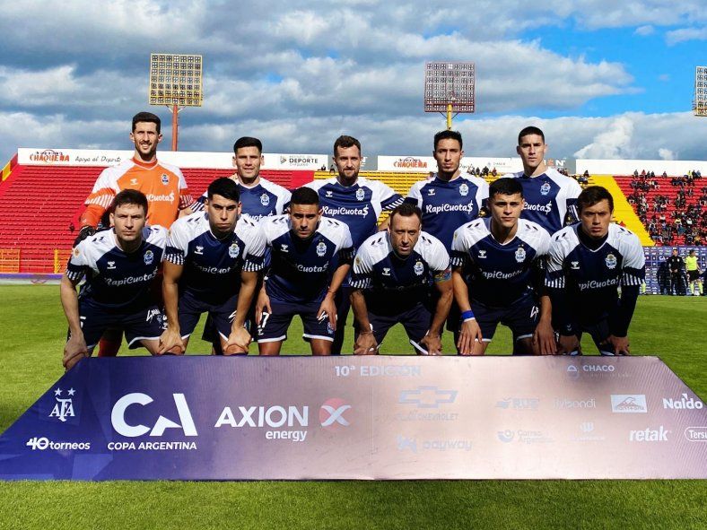 Equipo de Gimnasia, ante Patronato, en Chaco por Copa Argentina