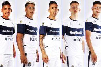 Eric Ramírez, Nicolás Contín, Lucas Barrios, Sebastián Cocimano e Ivo Mammini, delanteros de Gimnasia