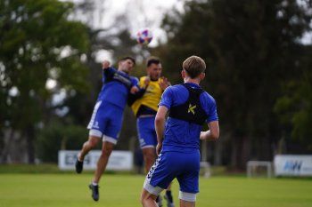 Los suplentes de Gimnasia en acción en Estancia Chica (Foto: prensa GELP).