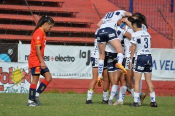 Gimnasia goleó a Deportivo Español en condición de visitante.