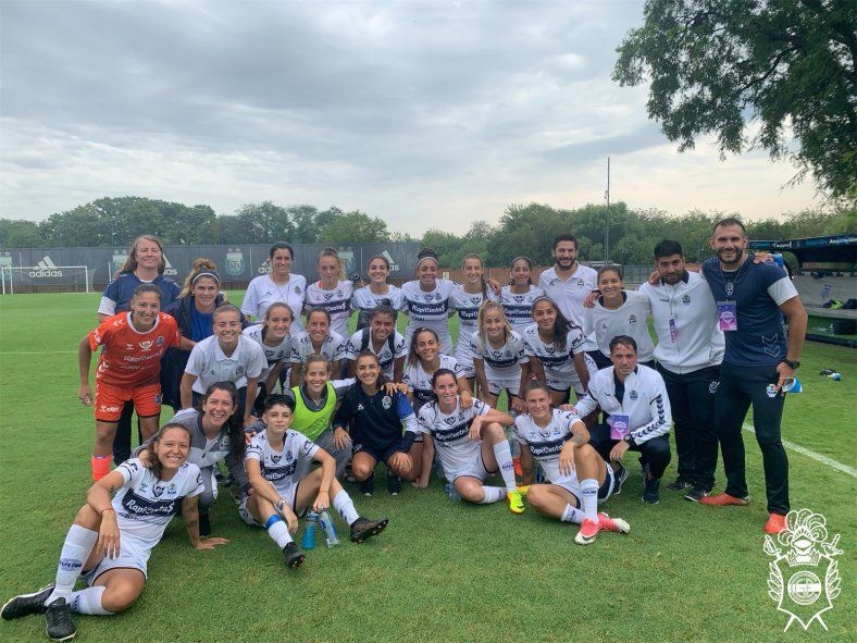 Gimnasia ya jugó la Copa Federal 2021 del fútbol femenino. Para Estudiantes sería su primera participación.