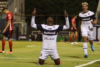 Johan Carbonero anotó el 1 a 0 de Gimnasia