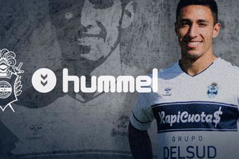 Gimnasia presentó la nueva camiseata Hummel.