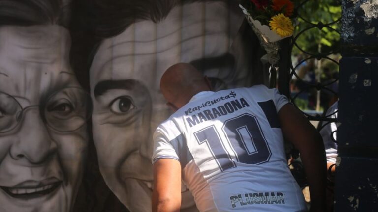 Maradona es Gimnasia: así despiden al ídolo en el Bosque