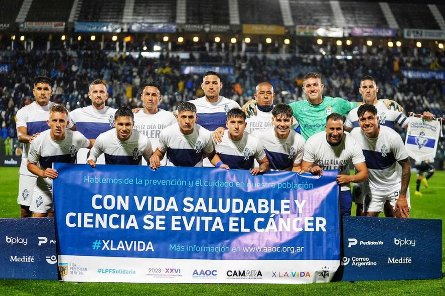 Gimnasia no tuvo una buena noche y, con algunos puntos bajos, cayó en su casa ante Atlético Tucumán Gimnasia no tuvo una buena noche y, con algunos puntos bajos, cayó en su casa ante Atlético Tucumán