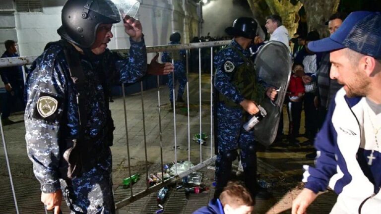 Gimnasia y el accionar policial en el Bosque