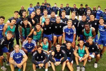 El plantel de Gimnasia, antes de regresar de Mar del Plata (Foto: Prensa GELP).