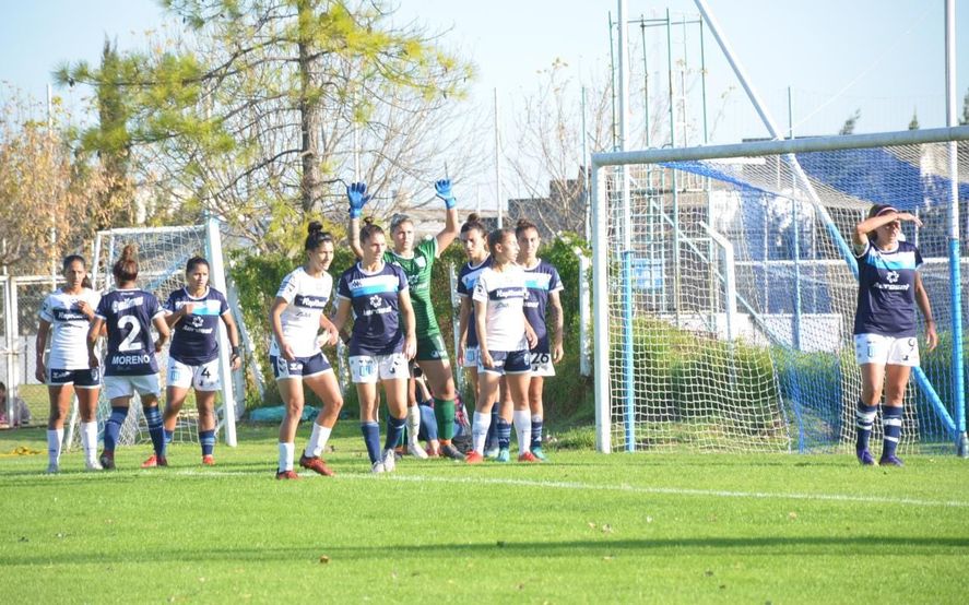 Gimnasia cayó con Racing, que viene en racha en el fútbol femenino de AFA.
