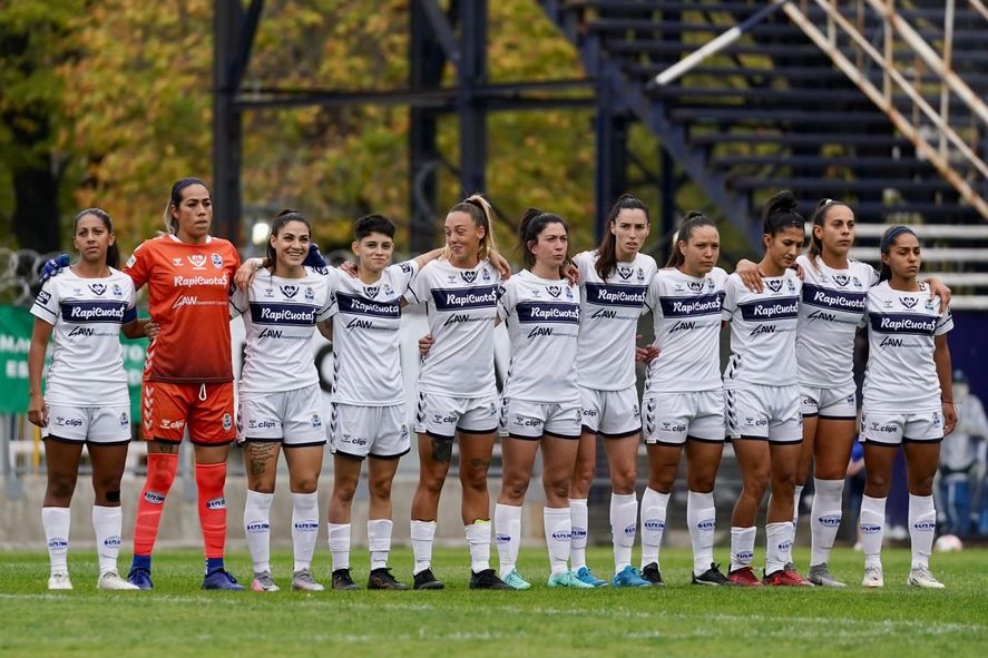 El fútbol femenino de Gimnasia igualó con Rosario Central.