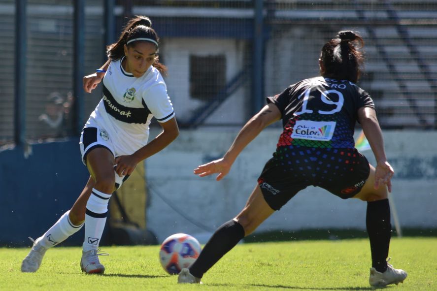Gimnasia y SAT igualaron sin goles en el inicio del torneo 2023 del fútbol femenino.