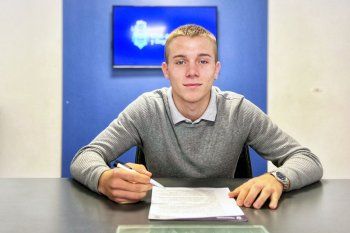 Alexis Steimbach firmó contrato con Gimnasia hasta 2025 (Foto: prensa GELP).