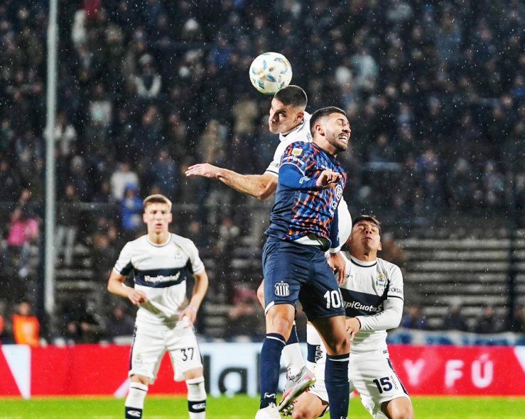 Gimnasia cayó ante Talleres y lleva nueve partidos sin victorias entre todas las competencias. Gimnasia cayó ante Talleres y lleva nueve partidos sin victorias entre todas las competencias.