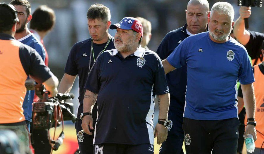 Diego Maradona, en su único clásico como entrenador de Gimnasia.